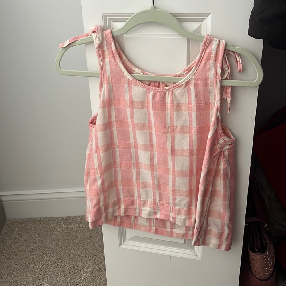 Short pink top